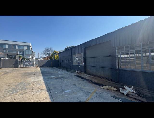 266M² WAREHOUSE TO LET IN WYNBERG